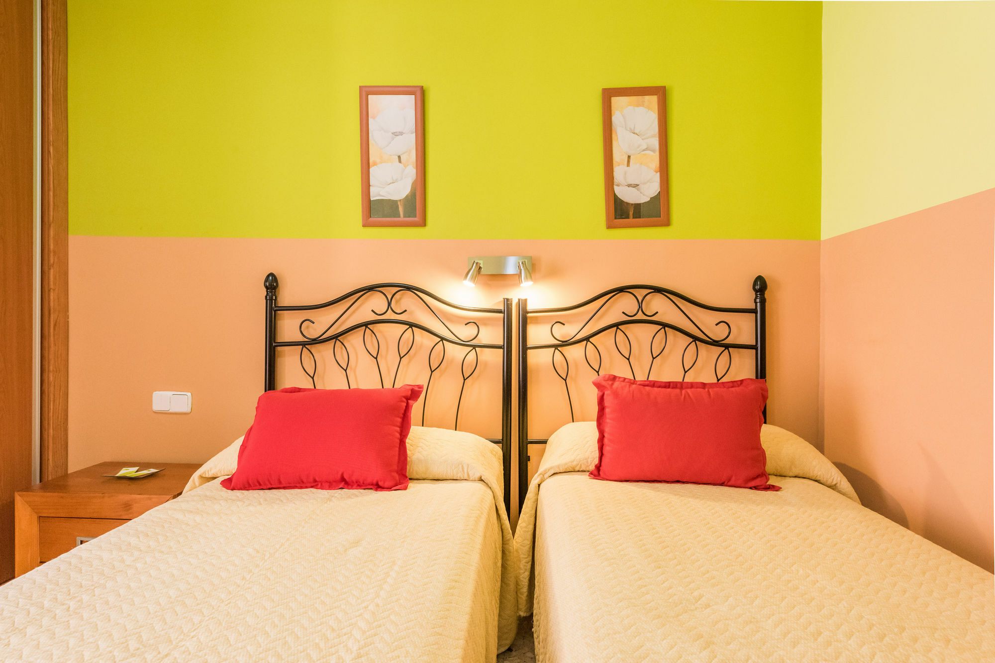 Hostal Arkanta Арганда дел Рей Екстериор снимка