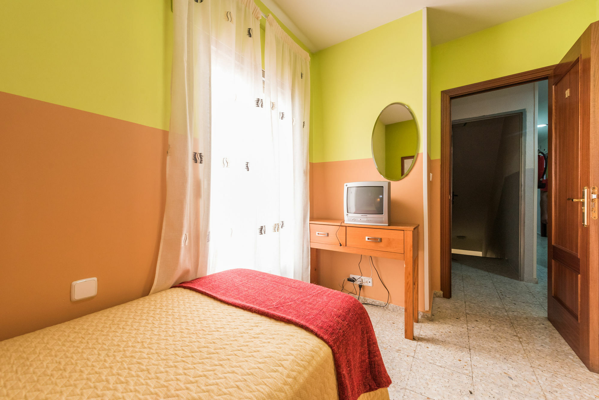 Hostal Arkanta Арганда дел Рей Екстериор снимка