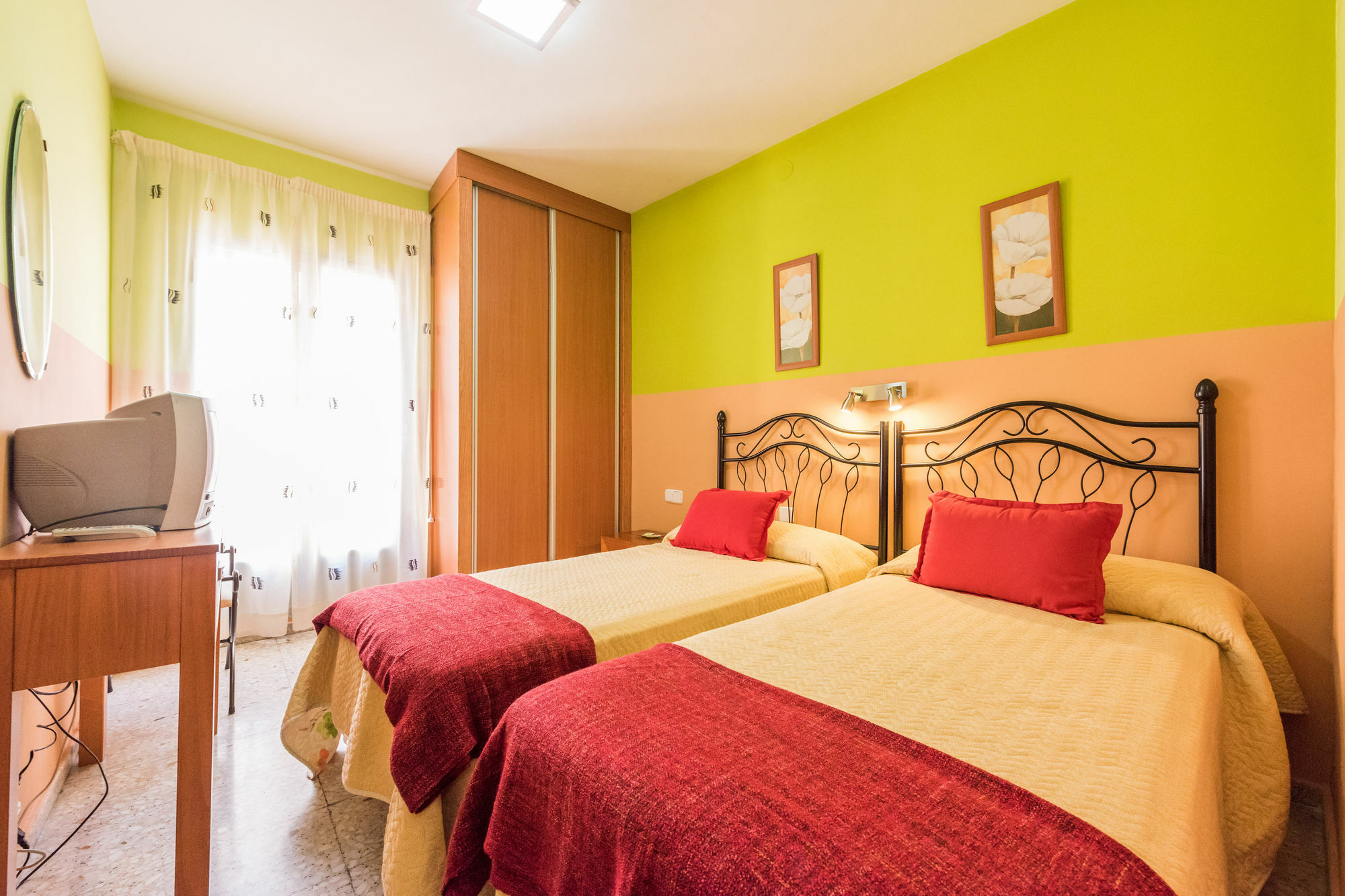 Hostal Arkanta Арганда дел Рей Екстериор снимка