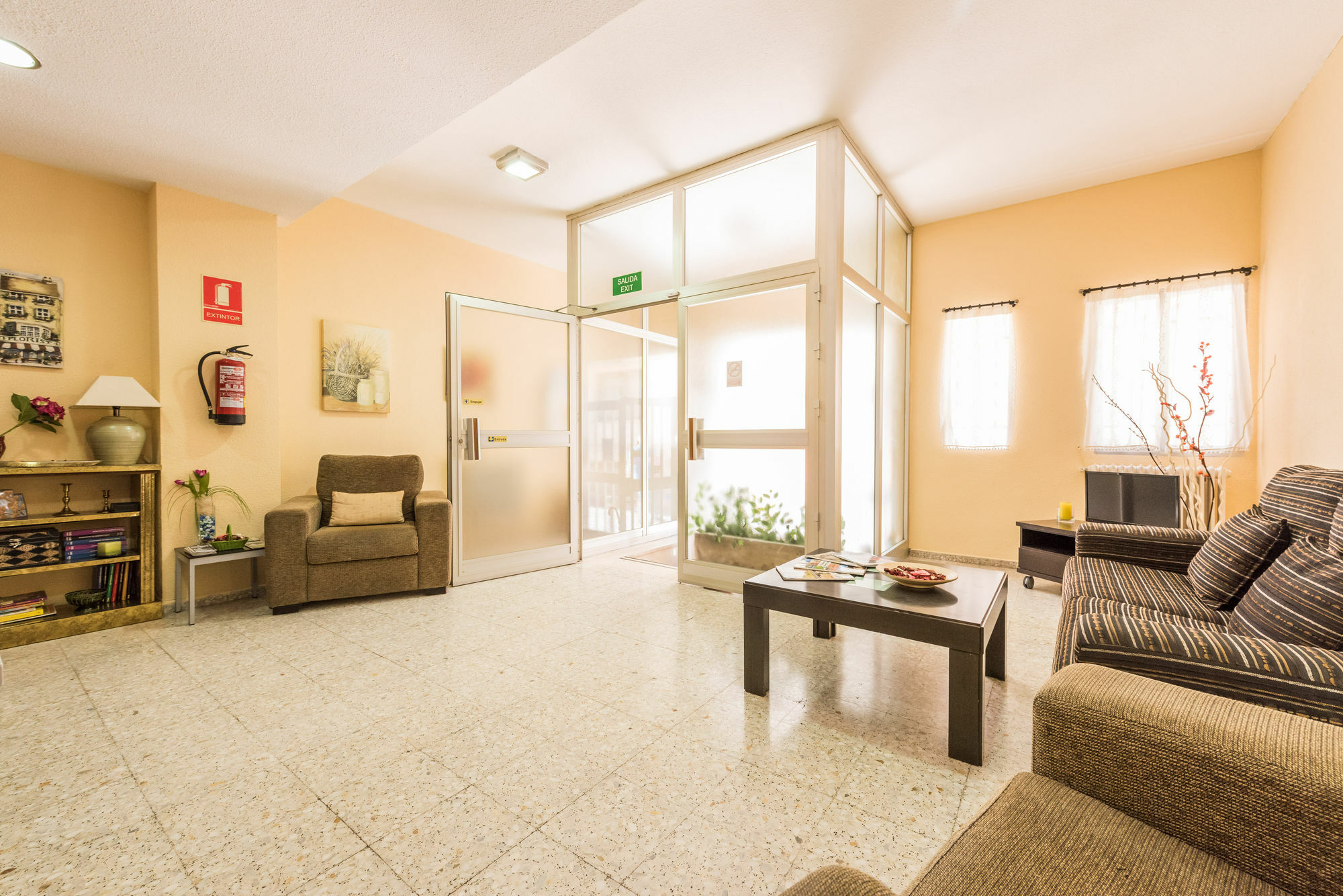 Hostal Arkanta Арганда дел Рей Екстериор снимка