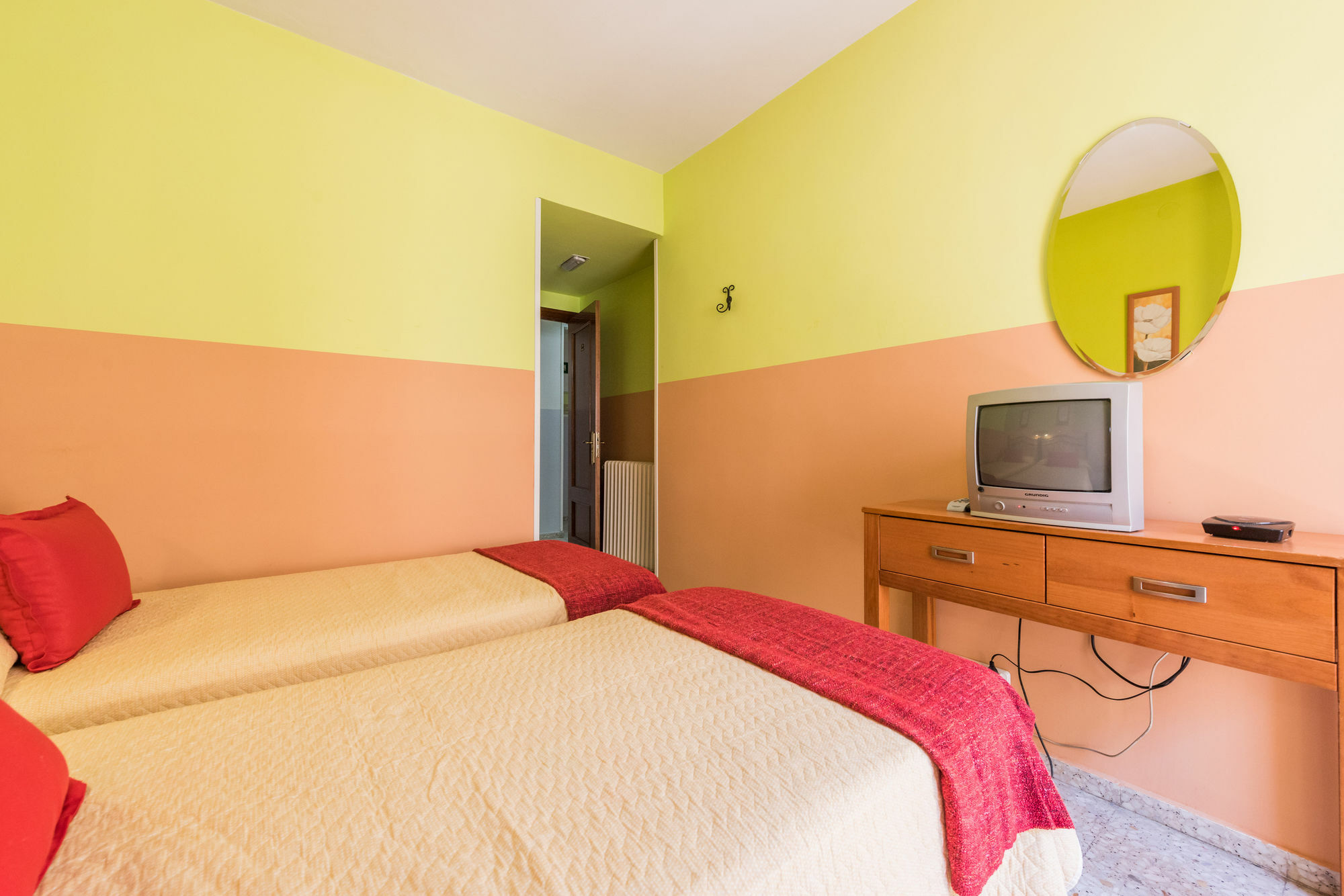Hostal Arkanta Арганда дел Рей Екстериор снимка