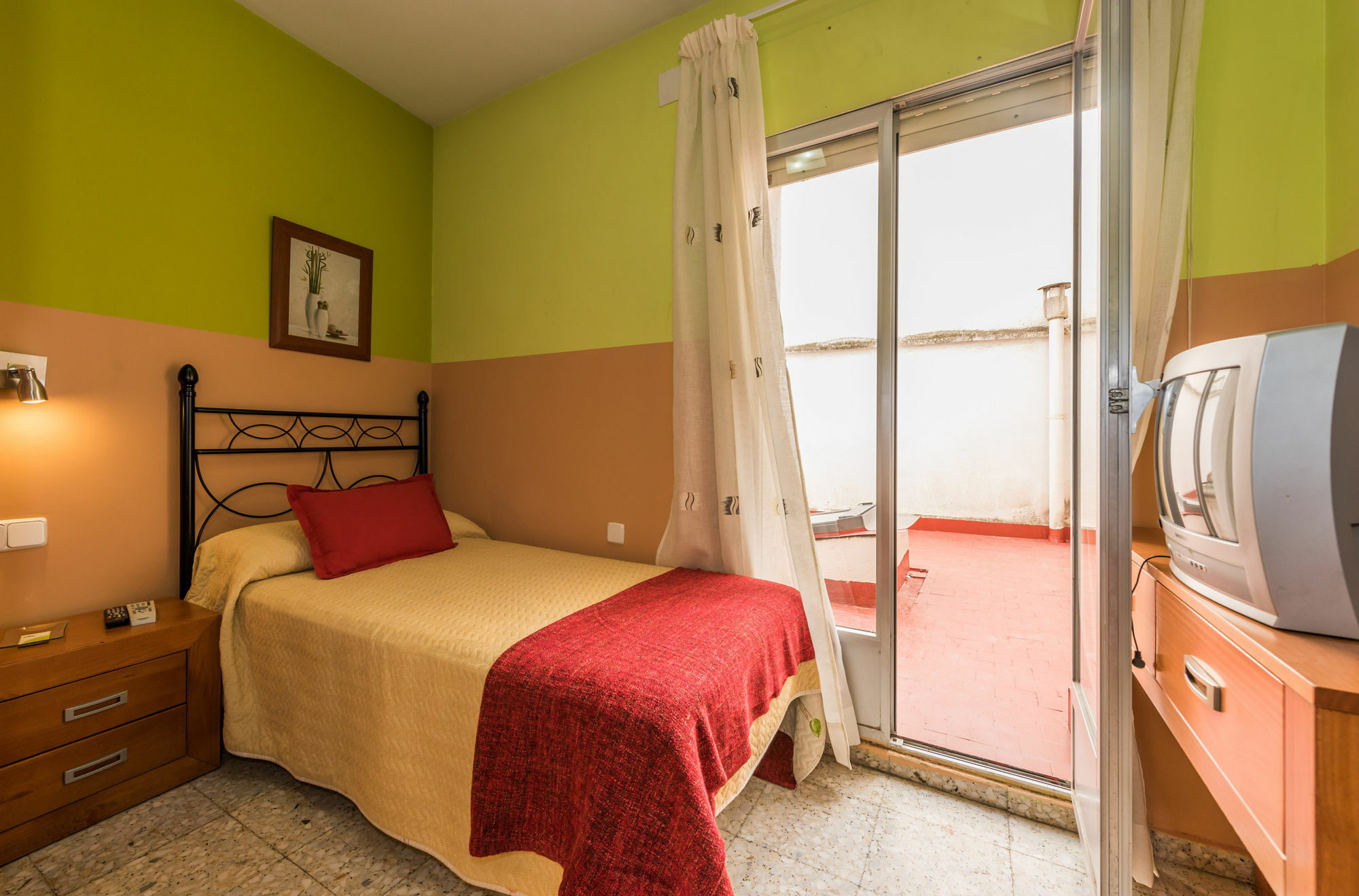 Hostal Arkanta Арганда дел Рей Екстериор снимка