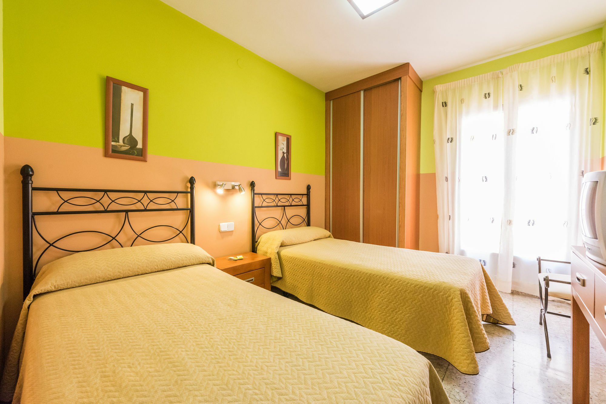 Hostal Arkanta Арганда дел Рей Екстериор снимка