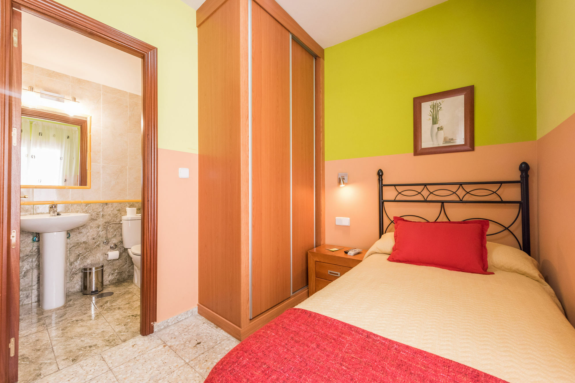 Hostal Arkanta Арганда дел Рей Екстериор снимка