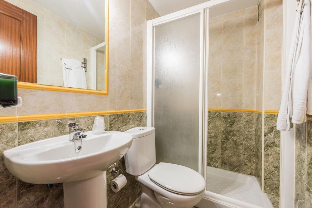 Hostal Arkanta Арганда дел Рей Екстериор снимка